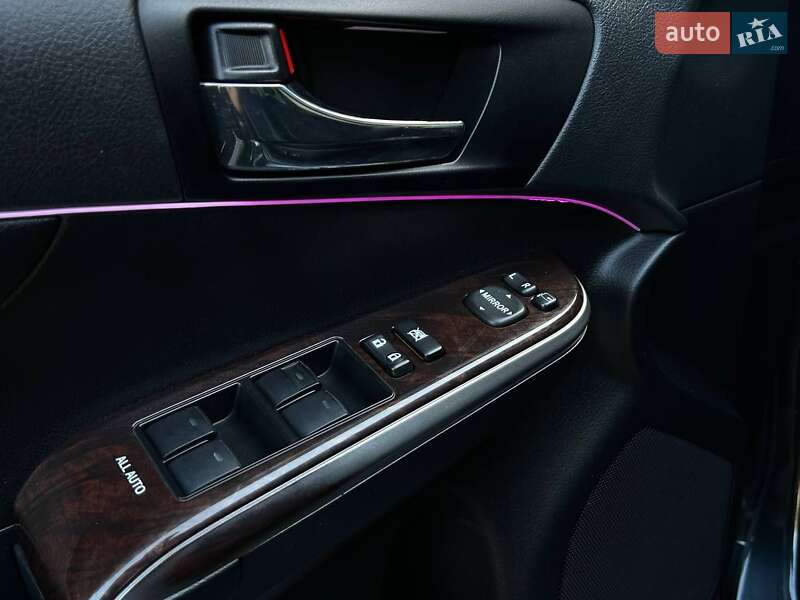 Седан Toyota Camry 2017 в Николаеве