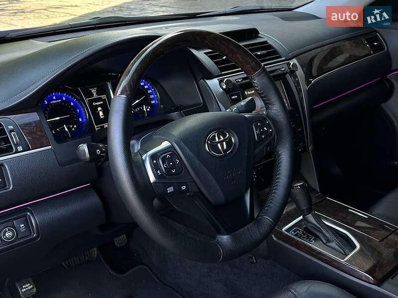 Седан Toyota Camry 2017 в Николаеве