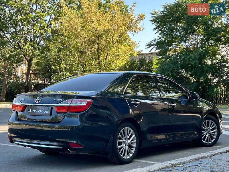 Седан Toyota Camry 2017 в Николаеве