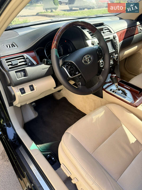 Седан Toyota Camry 2013 в Сумах