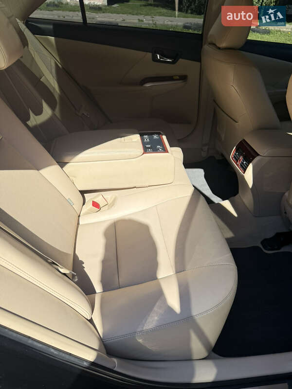 Седан Toyota Camry 2013 в Сумах