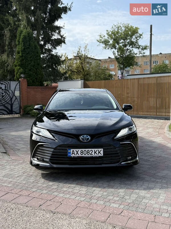 Седан Toyota Camry 2023 в Полтаве