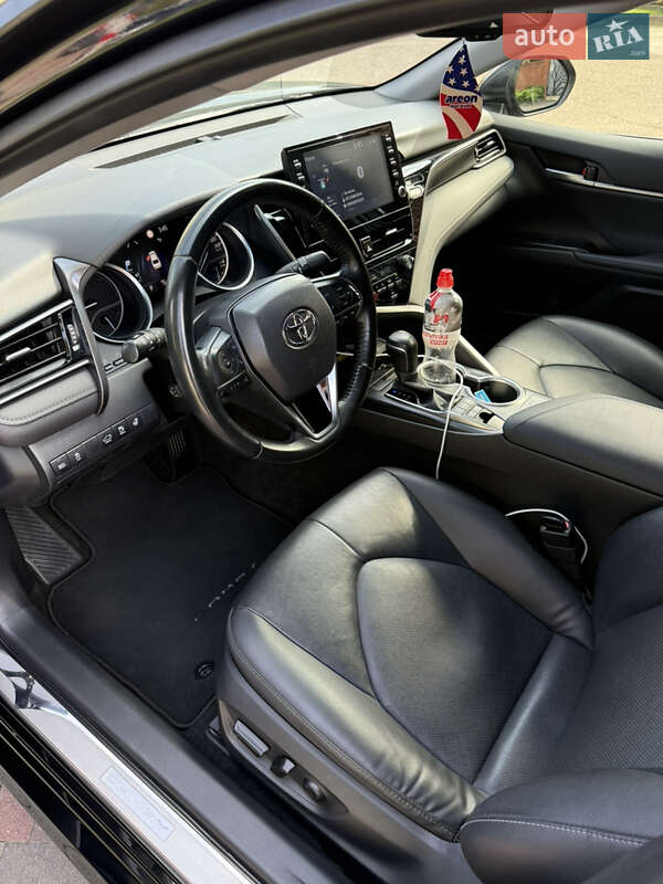 Седан Toyota Camry 2023 в Полтаве
