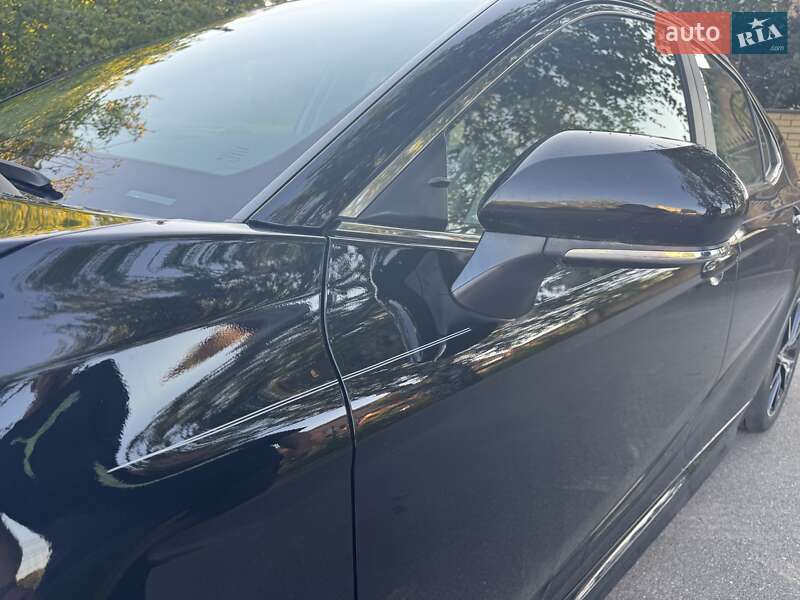 Седан Toyota Camry 2023 в Києві