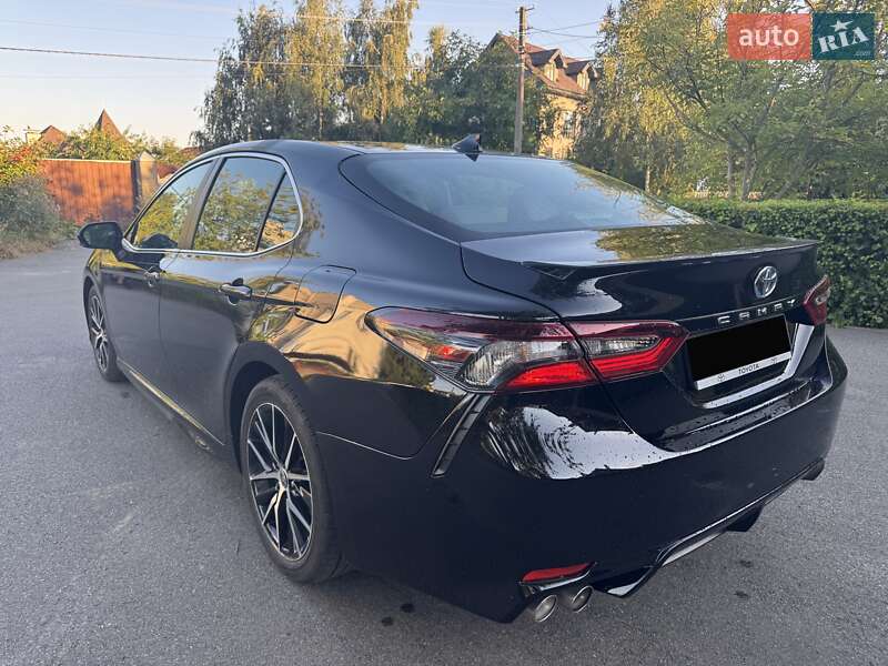 Седан Toyota Camry 2023 в Києві