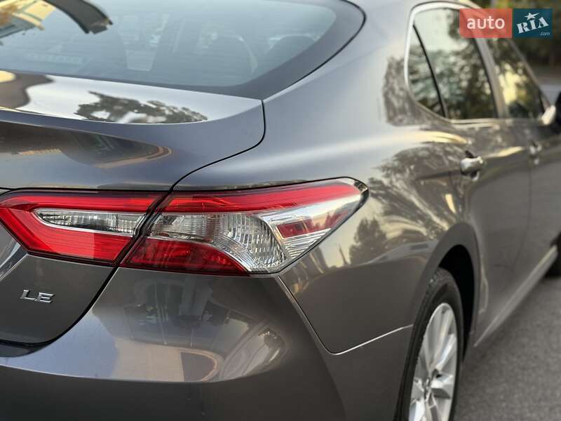 Седан Toyota Camry 2019 в Киеве