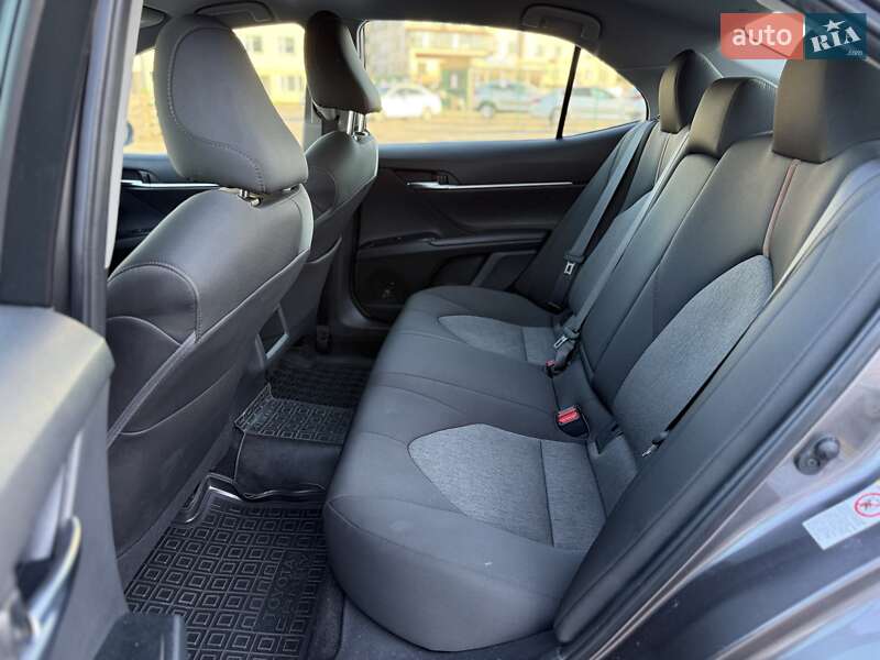 Седан Toyota Camry 2019 в Киеве