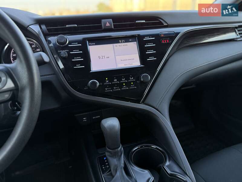 Седан Toyota Camry 2019 в Киеве