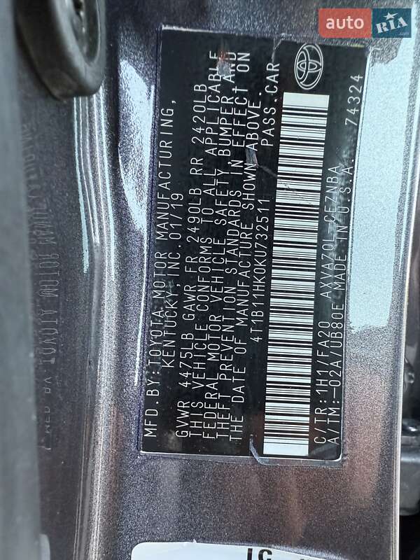 Седан Toyota Camry 2019 в Киеве