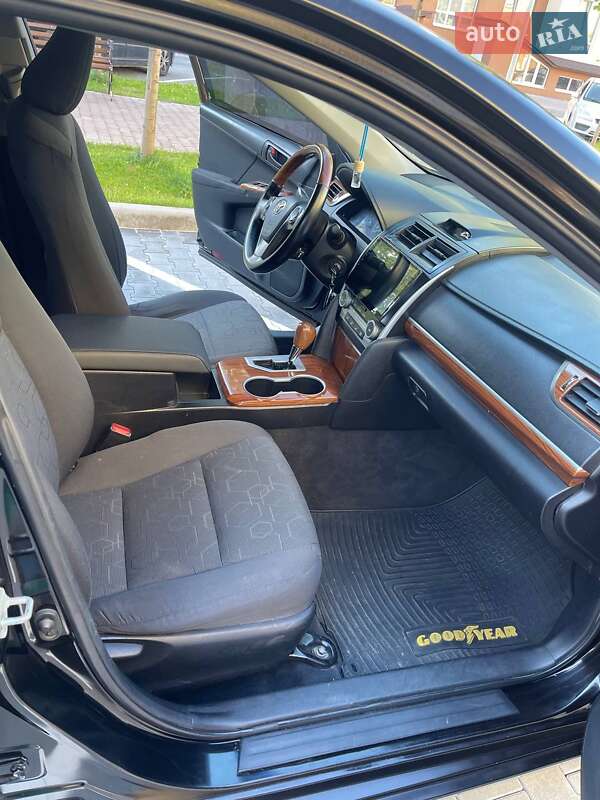 Седан Toyota Camry 2015 в Киеве фото 10 Седан Toyota Camry 2015 в Киеве