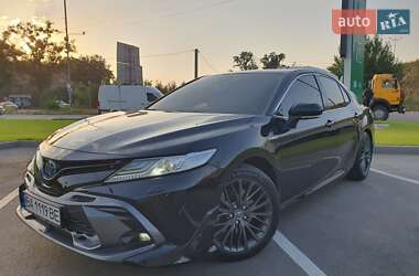 Седан Toyota Camry 2019 в Києві