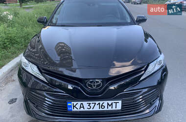 Седан Toyota Camry 2020 в Києві