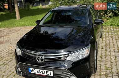 Седан Toyota Camry 2015 в Львове