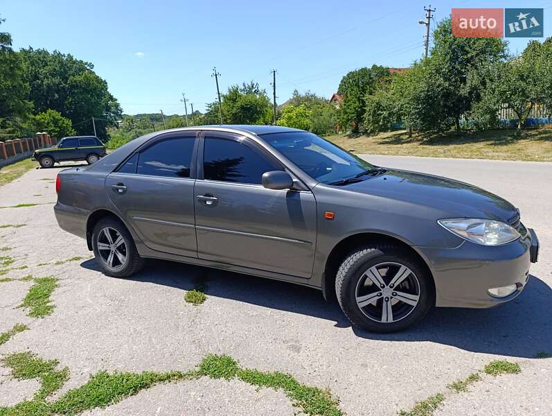 Седан Toyota Camry 2003 в Радехові