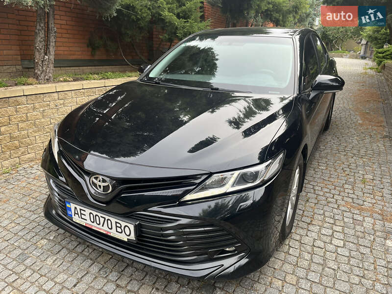 Седан Toyota Camry 2018 в Дніпрі