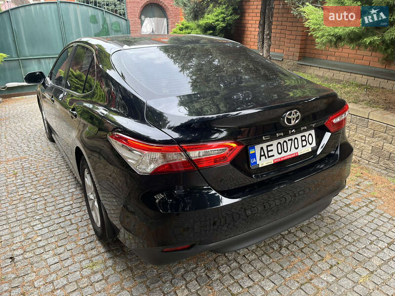 Седан Toyota Camry 2018 в Дніпрі