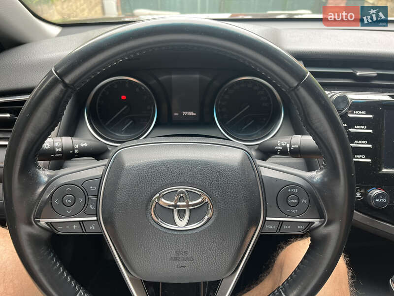 Седан Toyota Camry 2018 в Дніпрі