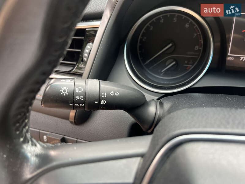 Седан Toyota Camry 2018 в Дніпрі