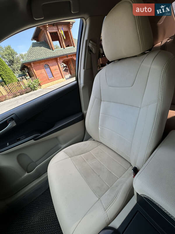Седан Toyota Camry 2012 в Дніпрі