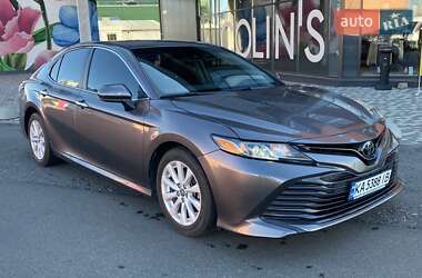 Седан Toyota Camry 2019 в Києві