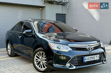 Седан Toyota Camry 2017 в Львові