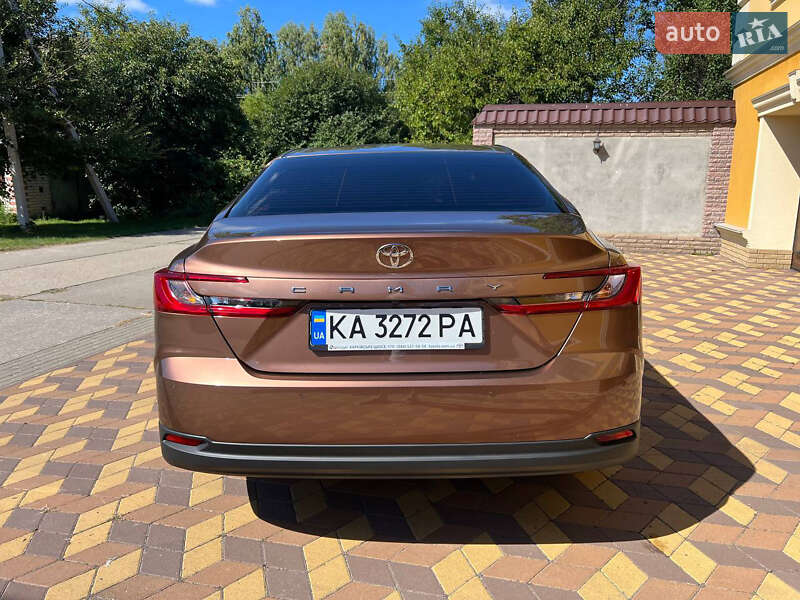 Седан Toyota Camry 2024 в Киеве