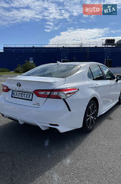 Седан Toyota Camry 2020 в Киеве