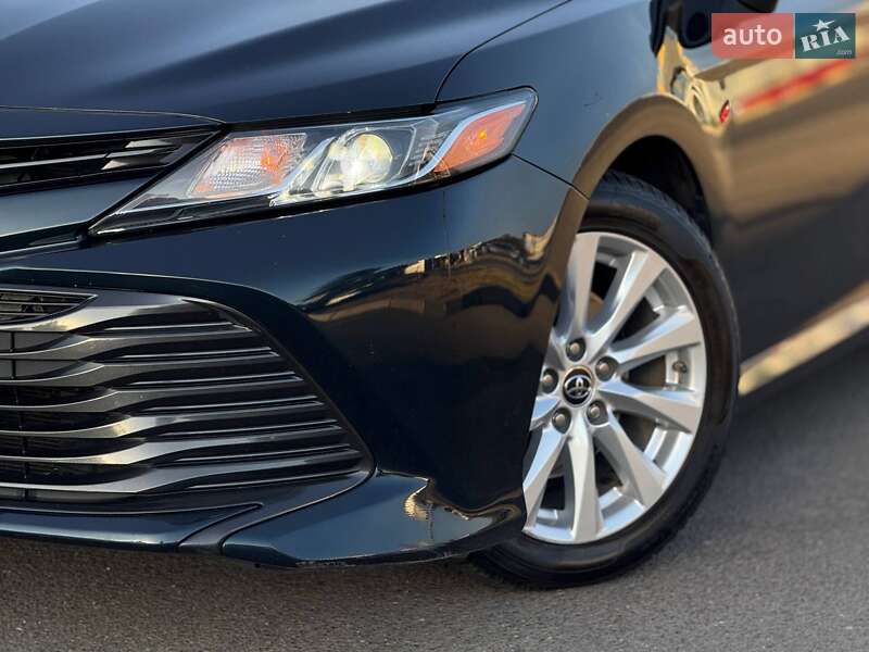 Седан Toyota Camry 2017 в Кривом Роге