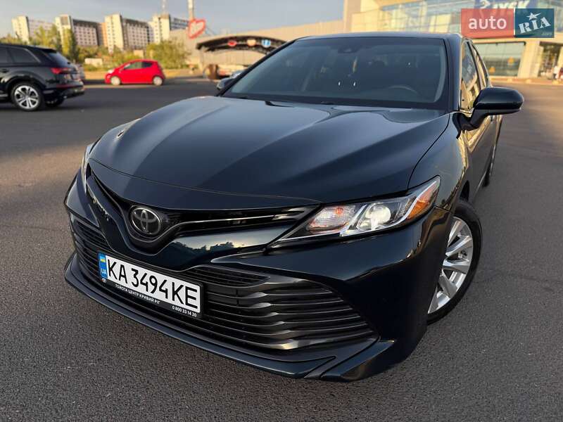 Седан Toyota Camry 2017 в Кривом Роге