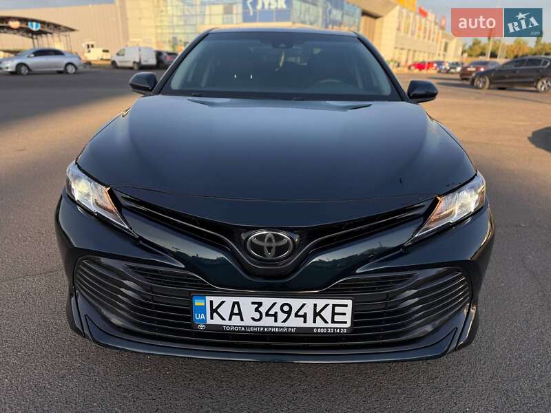 Седан Toyota Camry 2017 в Кривом Роге