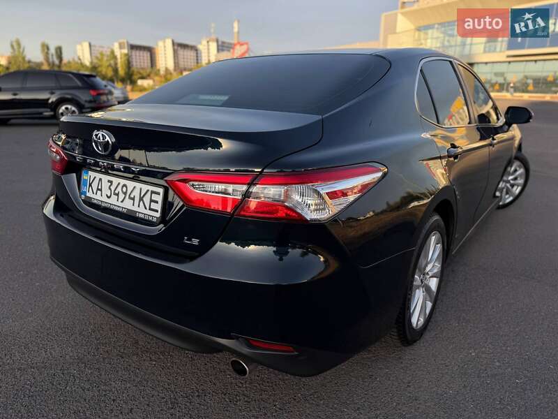 Седан Toyota Camry 2017 в Кривом Роге