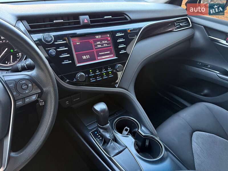 Седан Toyota Camry 2017 в Кривом Роге