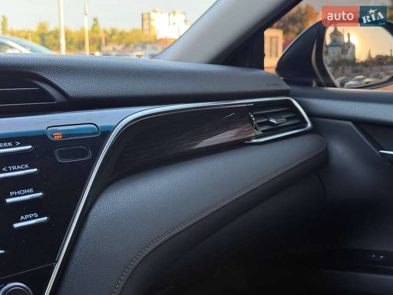 Седан Toyota Camry 2017 в Кривом Роге