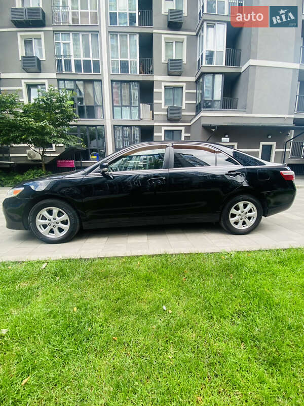 Седан Toyota Camry 2010 в Києві