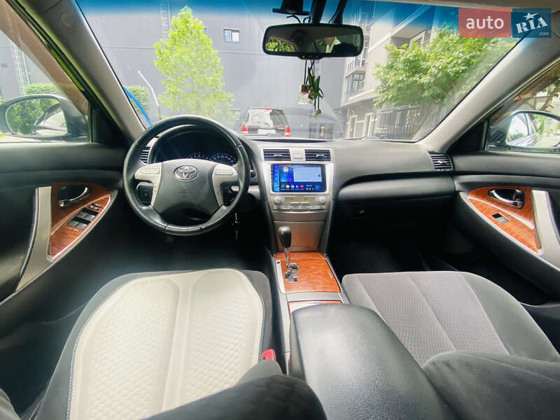 Седан Toyota Camry 2010 в Києві