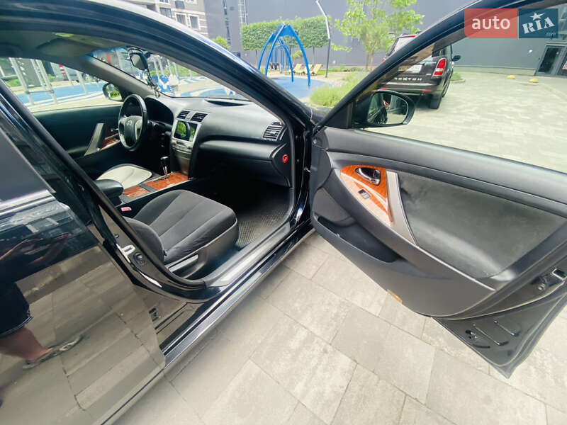 Седан Toyota Camry 2010 в Києві