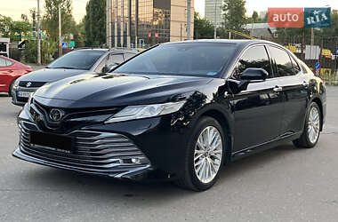 Седан Toyota Camry 2018 в Киеве