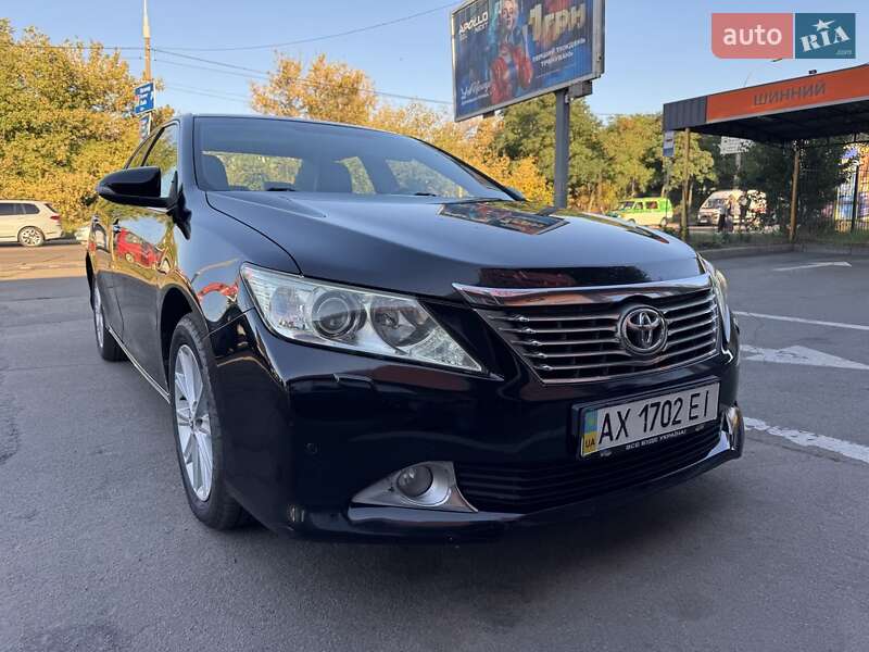 Седан Toyota Camry 2013 в Києві
