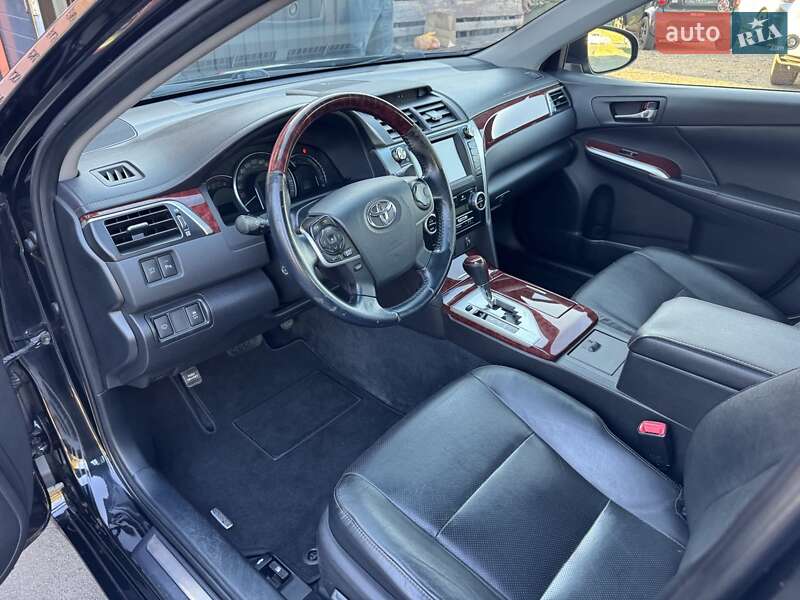 Седан Toyota Camry 2013 в Києві