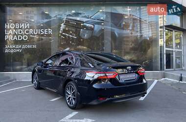 Седан Toyota Camry 2021 в 