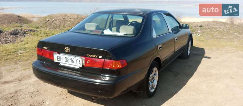 Седан Toyota Camry 2000 в Житомирі