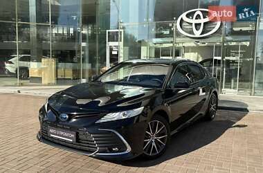 Седан Toyota Camry 2022 в Киеве