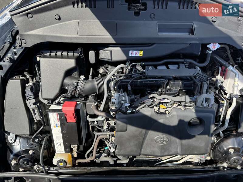 Седан Toyota Camry 2021 в Львові