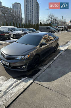 Седан Toyota Camry 2013 в Виннице