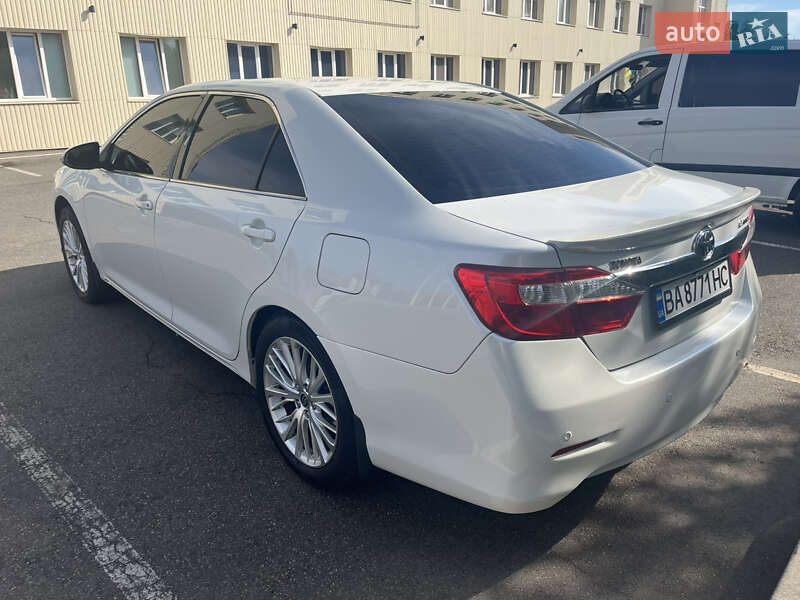 Седан Toyota Camry 2012 в Кропивницькому