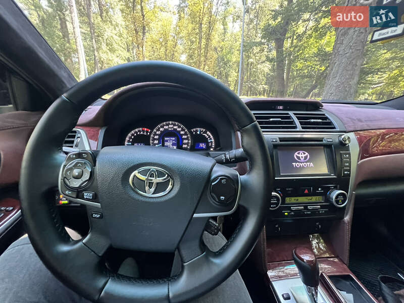 Седан Toyota Camry 2014 в Черновцах