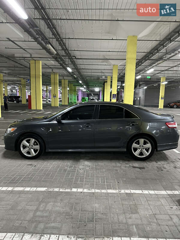 Седан Toyota Camry 2009 в Києві
