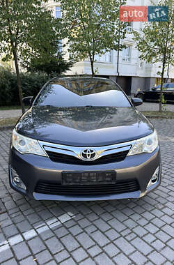 Седан Toyota Camry 2011 в Ивано-Франковске