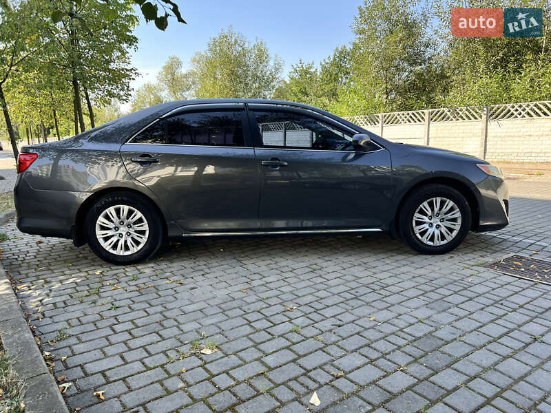 Седан Toyota Camry 2011 в Івано-Франківську