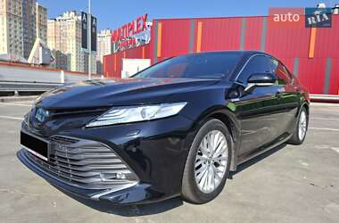 Седан Toyota Camry 2019 в 